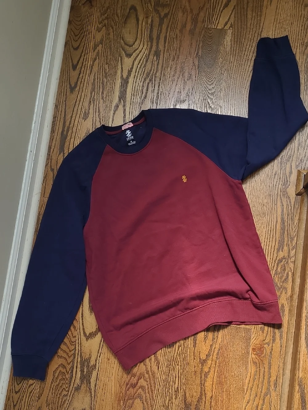 Men's Colorblock Crewneck Izod Sweatshirt Size M - Picture 1 of 6